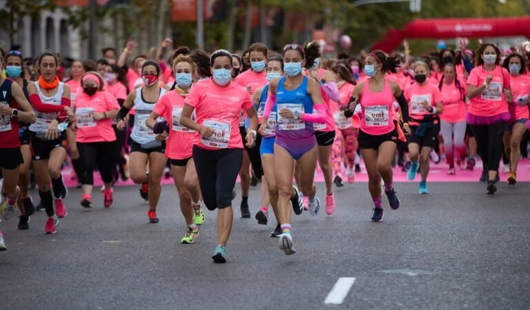Carreras Femeninas: Construyendo Comunidades y Empoderando Mujeres Carreras Femeninas: Construyendo Comunidades y Empoderando Mujeres